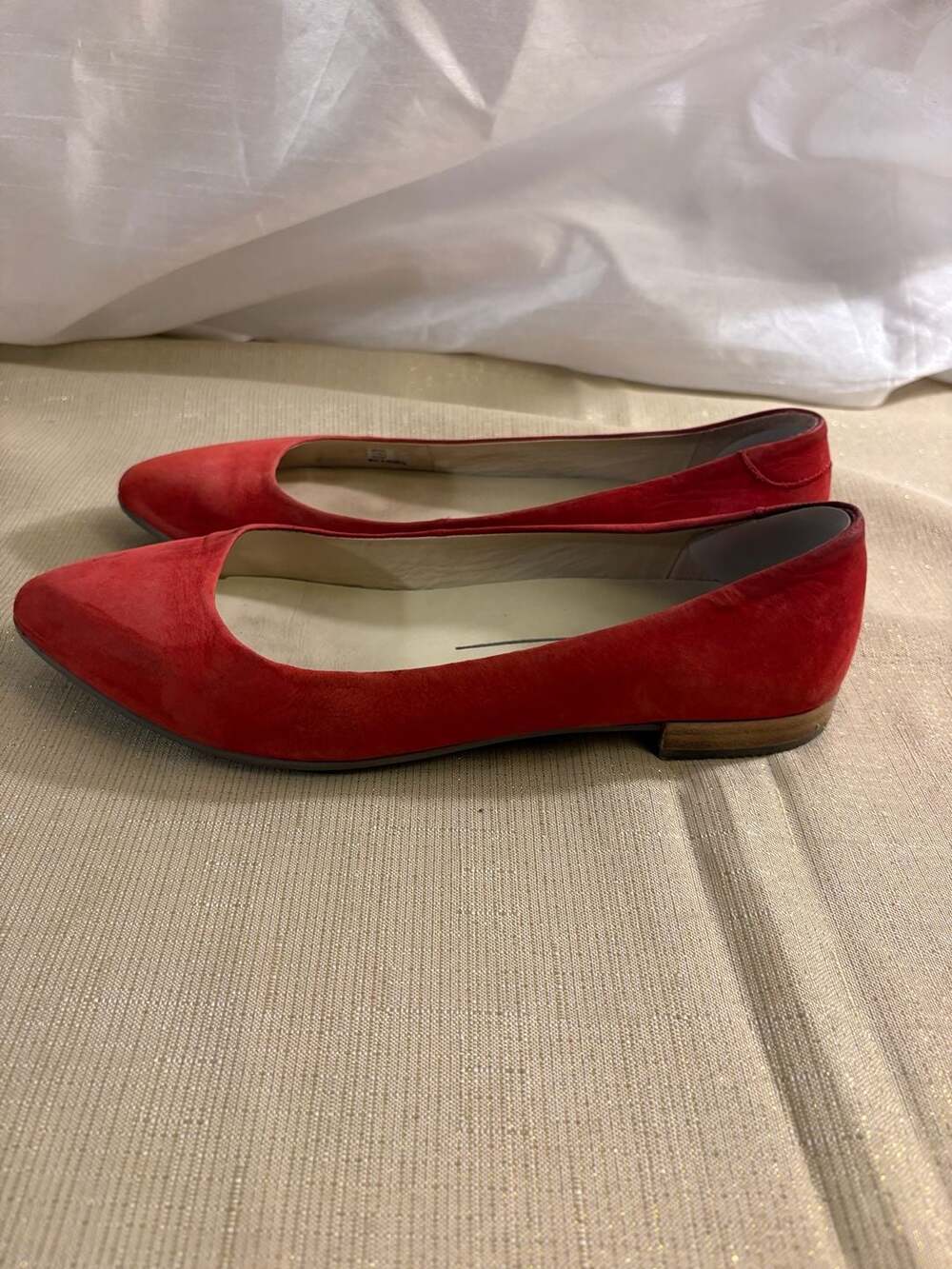 Ecco Esatto Flat Red Suede Pointed Toe Ballet Flats - Picture 4 of 10